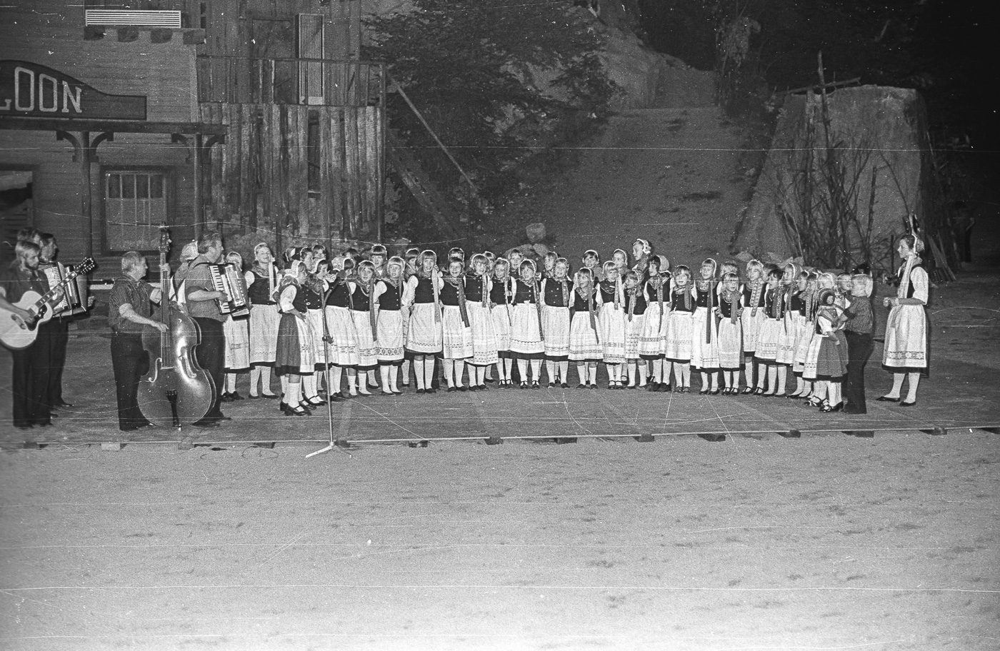1973  |  Volkstanz der Nationen