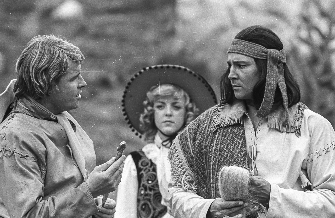 re.: Klaus-Hagen Latwesen als Haukaropora (genannt Hauka), der junge Inka, li.: Peter Lehwald als Karl Hammer, genannt Vater Jaguar, Mitte: Ursula Dietz als Antonia Engelmann, Tochter eines Bankiers aus Lima