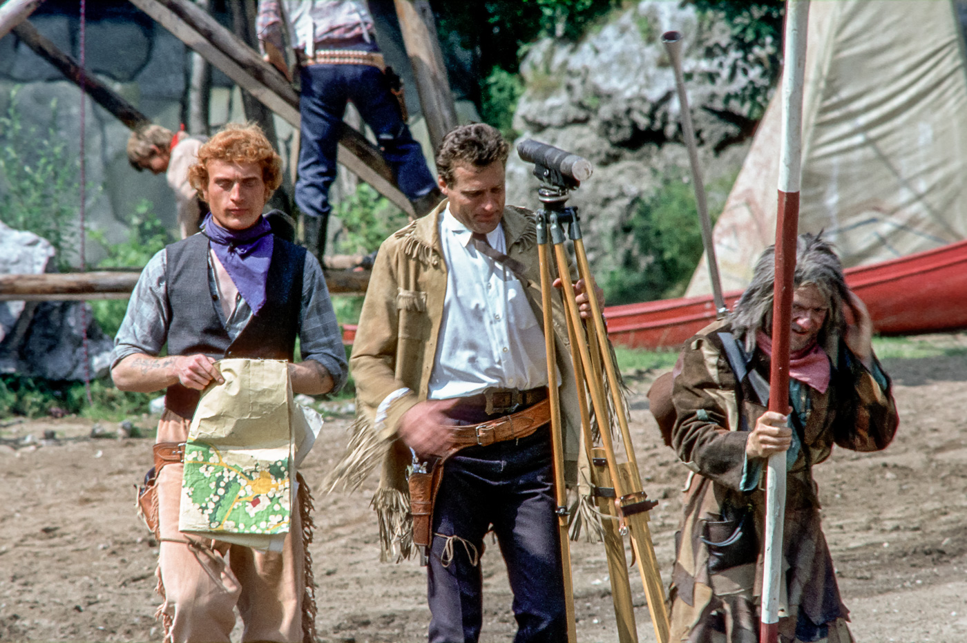 Mitte: Konrad Krauss als Old Shatterhand, re.: Jochen Baumert