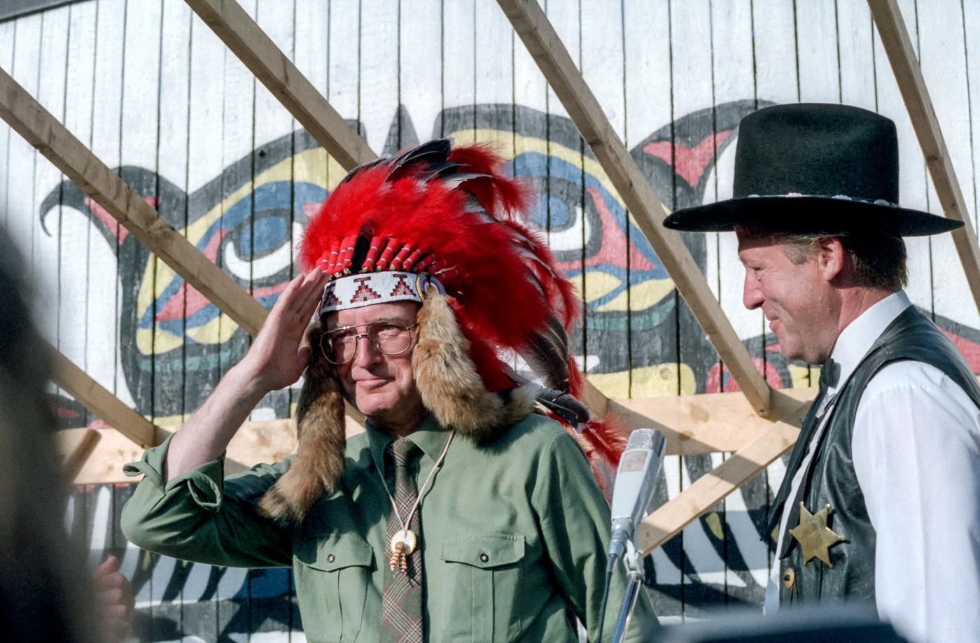 v.l.: Roger Asmussen, Finanzminister des Landes Schleswig-Holstein (1983 bis 1988), Ernst Reher, Geschäftsführer Kalkberg GmbH