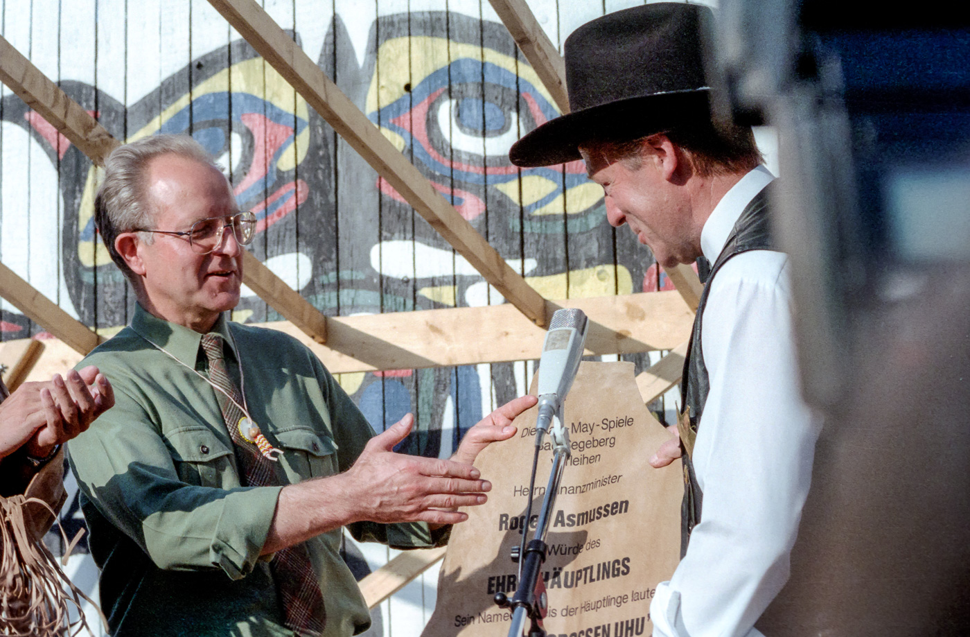 v.l.: Roger Asmussen, Finanzminister des Landes Schleswig-Holstein (1983 bis 1988), Ernst Reher, Geschäftsführer Kalkberg GmbH