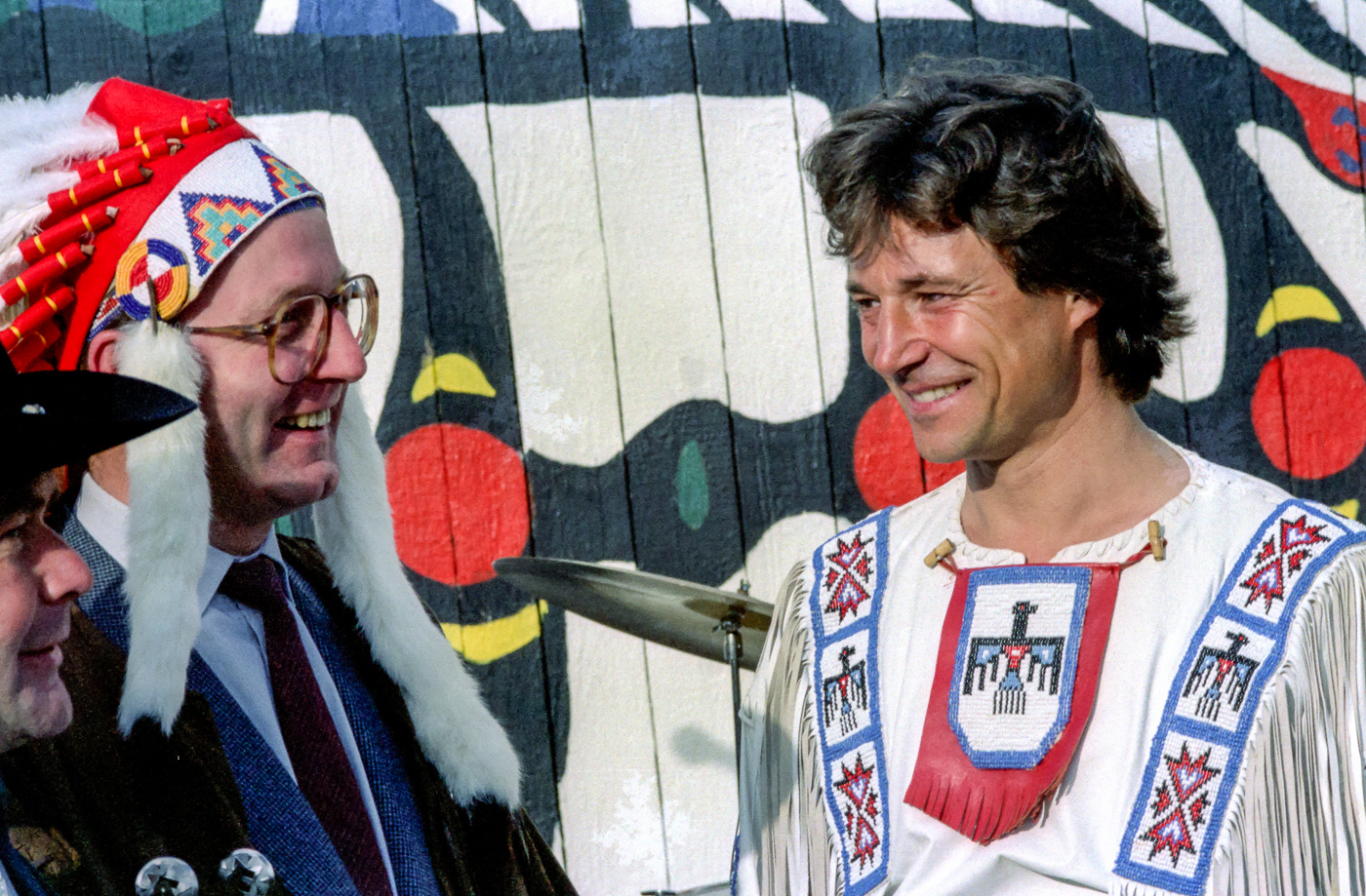Dr. Peter Bendixen, Klaus-Hagen Latwesen