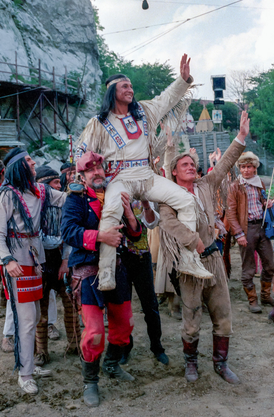 v.l.: Adalbert Tiegelkamp, Klaus-Hagen Latwesen als Winnetou, Jürgen Lederer