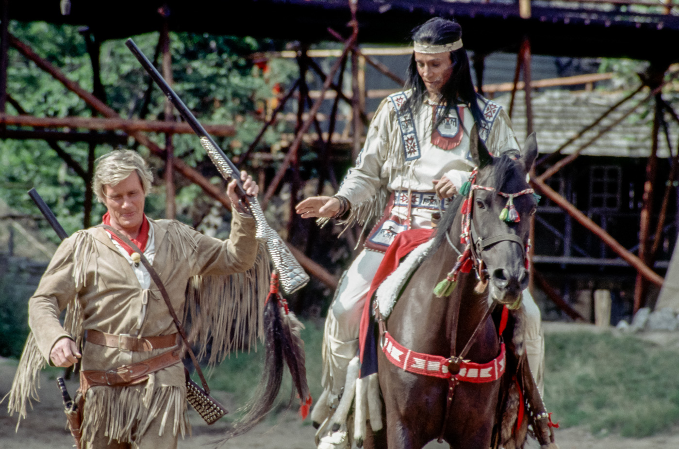 v.l.: Jürgen Lederer als Old Shatterhand und <br />Klaus-Hagen Latwesen als Winnetou
