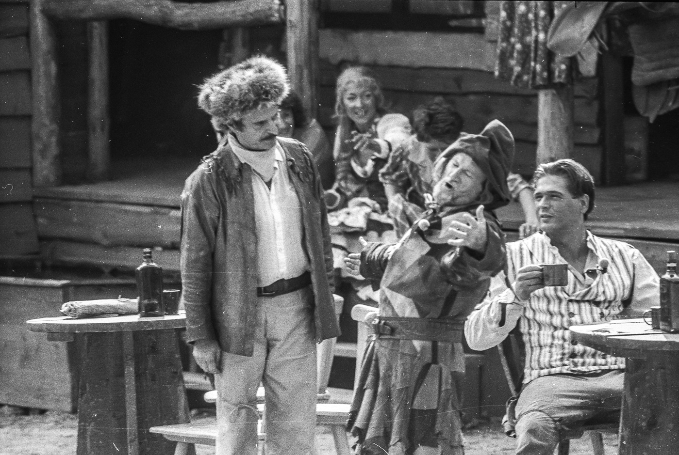 v.l.: Rolf E. Schenker als Mr. Henry, Eberhard Cohrs, Joshy Peters