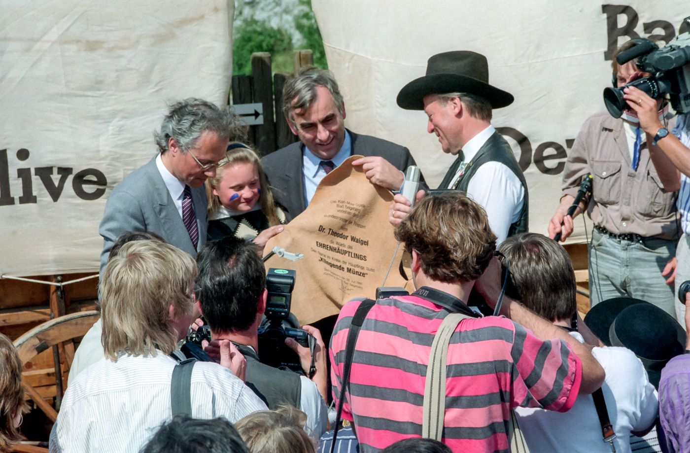 Theo Waigel, Bundesminister der Finanzen (1989 - 1998) - Ehrenhäuptling "Klingende Münze"