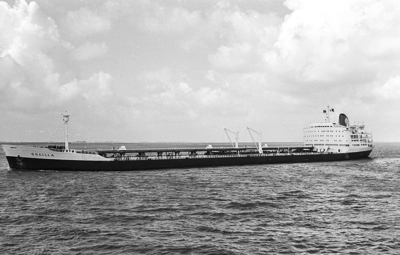 Das Tankschiff OSCILLA