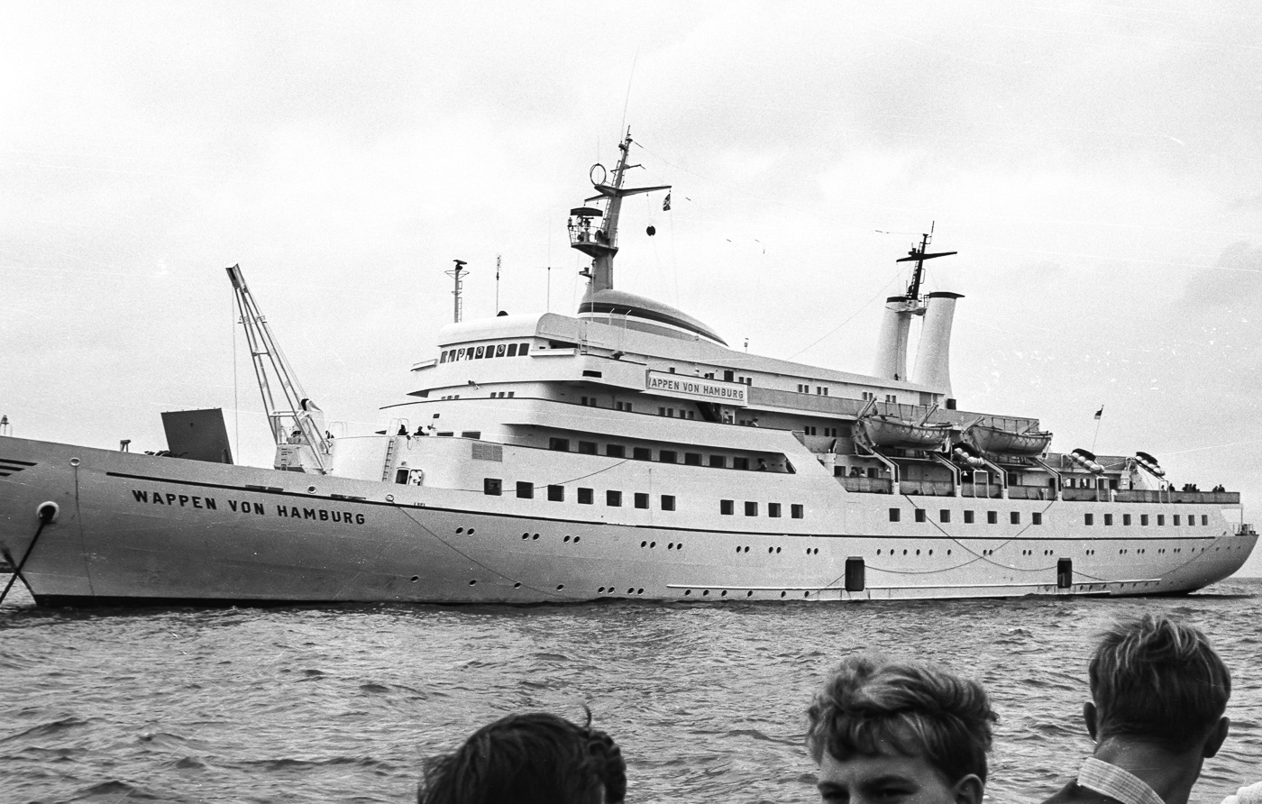 war ein Seebäderschiff der HADAG Seetouristik und wurde bei den Howaldtswerken Hamburg für den Helgoland-Fährbetrieb gebaut.