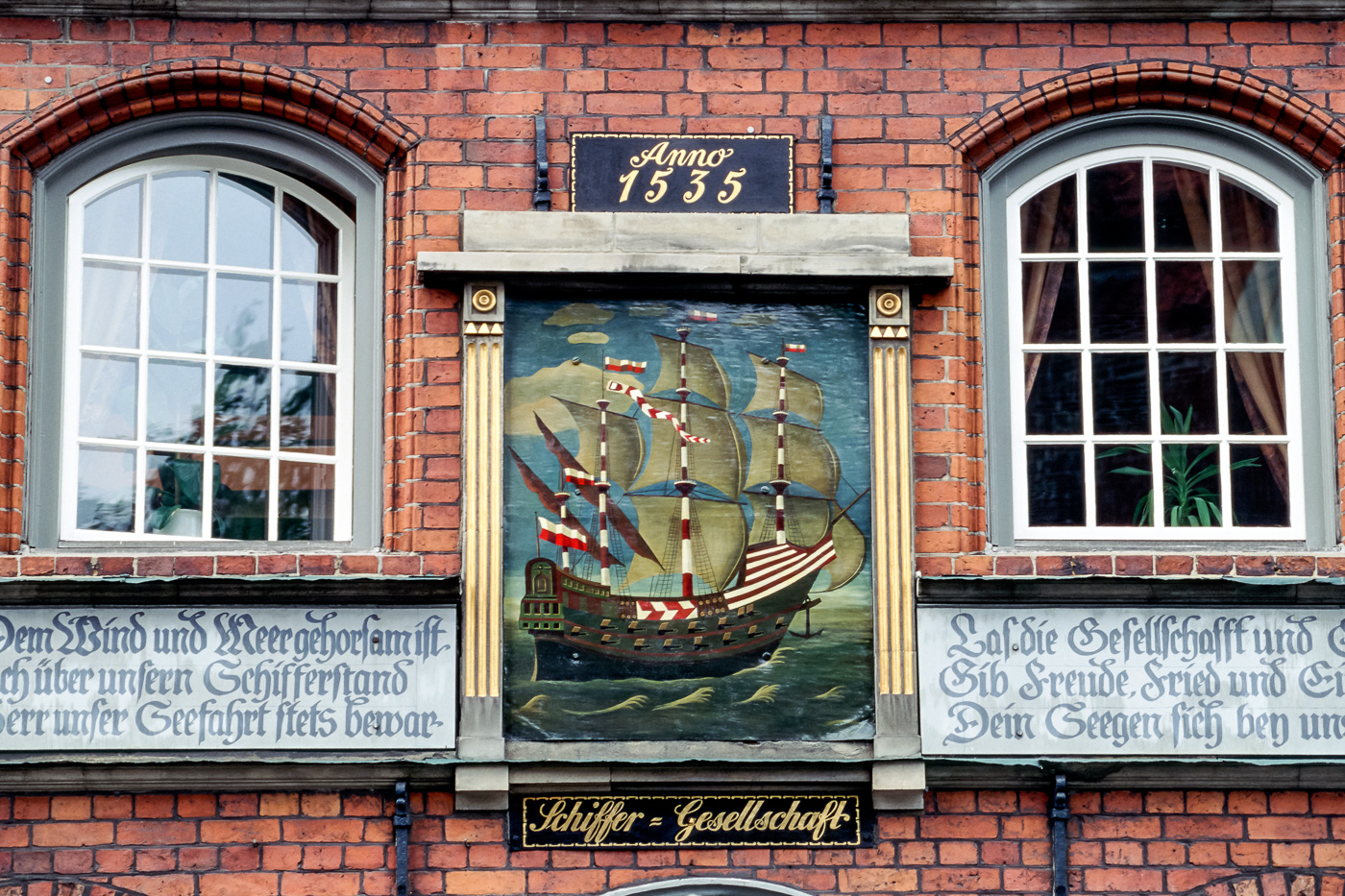 in Lübeck bezeichnet einen seit der Frühen Neuzeit existierenden Seefahrerverband und gleichzeitig ein historisches Gebäude, das heute eine Gaststätte beherbergt.