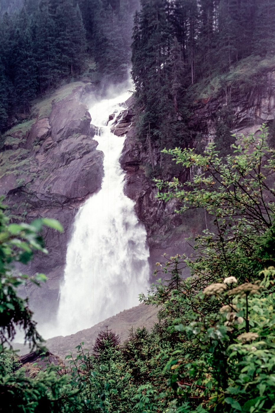 sind mit einer gesamten Fallhöhe von 385 m die höchsten Wasserfälle Österreichs.
