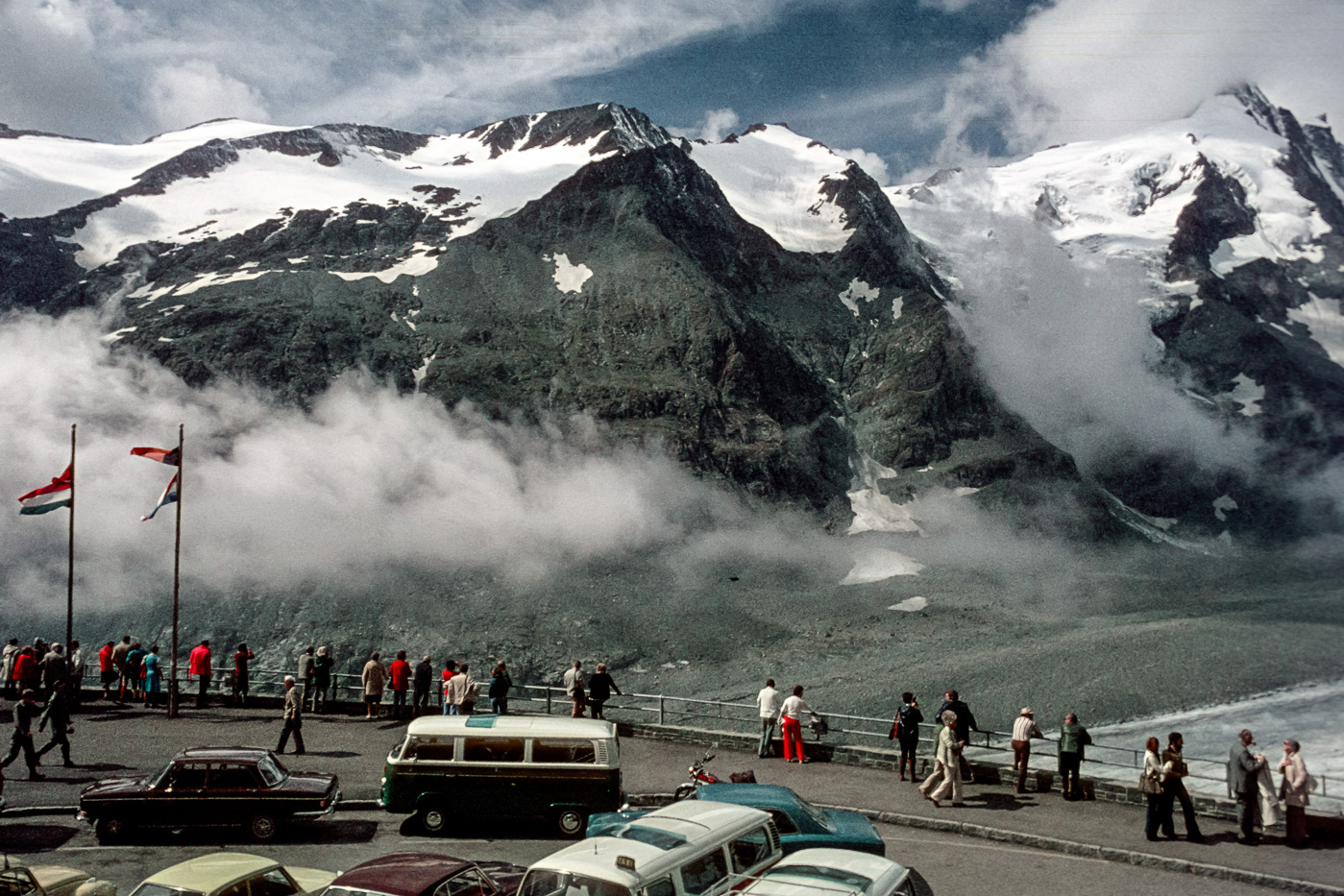 ist Teil der Großglockner-Hochalpenstraße.<br />Parkplatz auf 2450 m