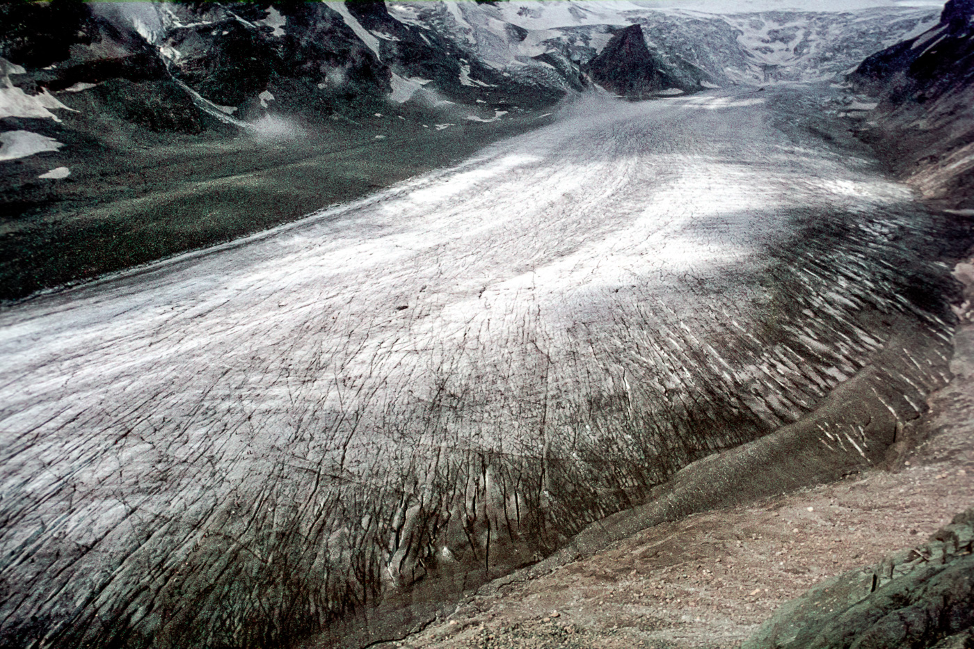 ist mit etwas mehr als 10 km Länge der größte Gletscher Österreichs (in den 1980er Jahren).