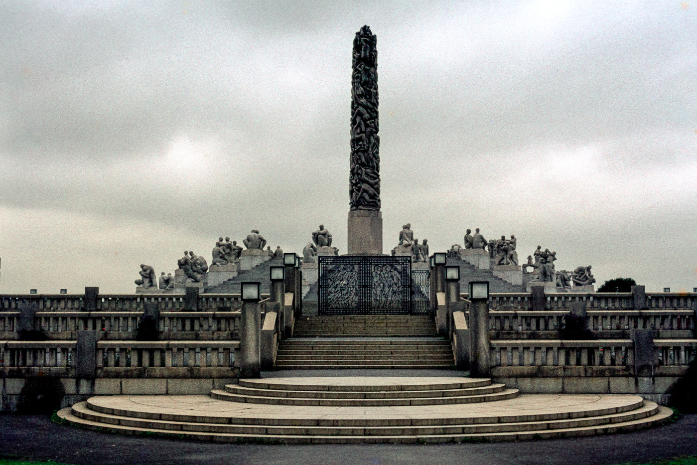 Der einzigartige Park ist das Lebenswerk des Bildhauers Gustav Vigeland (1869- 1943), mit mehr als 200 Skulpturen in Bronze, Granit und Schmiedeeisen.