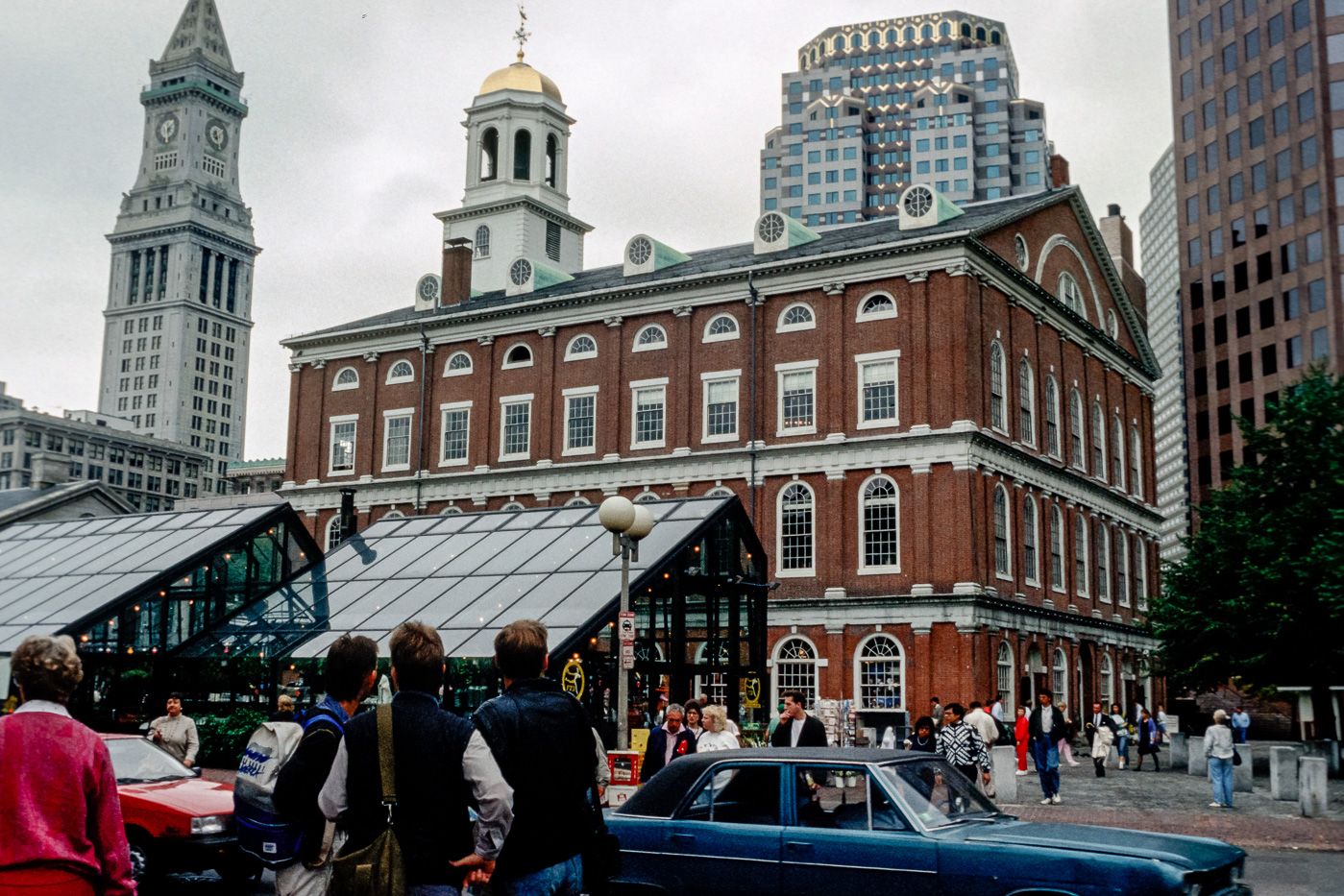 ist eines der ältesten Gebäude von Boston. Es wird als Markthalle und als Versammlungsraum genutzt. Das Gebäude wurde 1740–1742 erbaut.