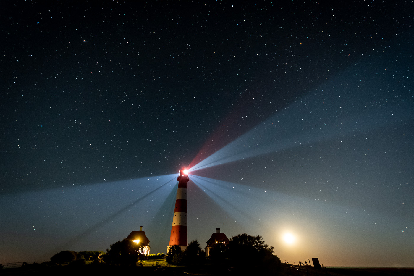 Westerhever Leuchtturm mit Mond und Sternen